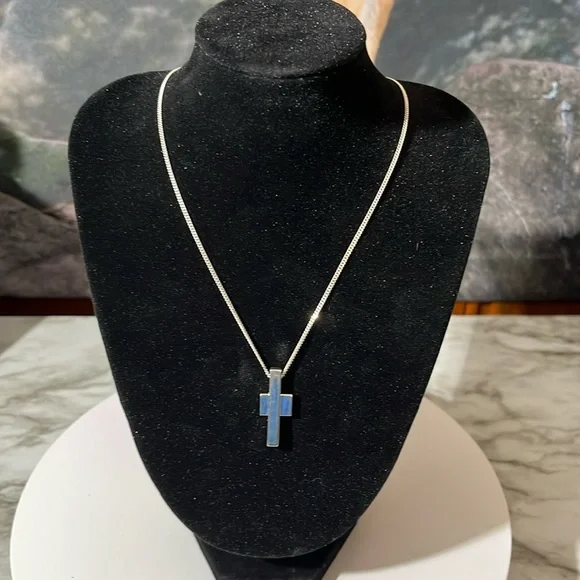 GUCCI STERLING SILVER CROSS 16” NECKLACE. - Picture 2 of 7